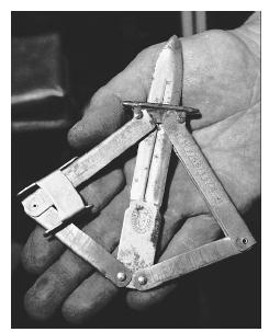 A butterfly knife carried by German pilots in World War II helped downed pilots and paratroopers cut through parachute lines. AP/WIDE WORLD PHOTOS.