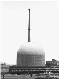 Nuclear reactor at the Bhabha Atomic Research Center in Bombay, photographed in 1997, near the site of a unit that extracted plutonuim for use in India's 1974 nuclear tests. AP/WIDE WORLD PHOTOS.